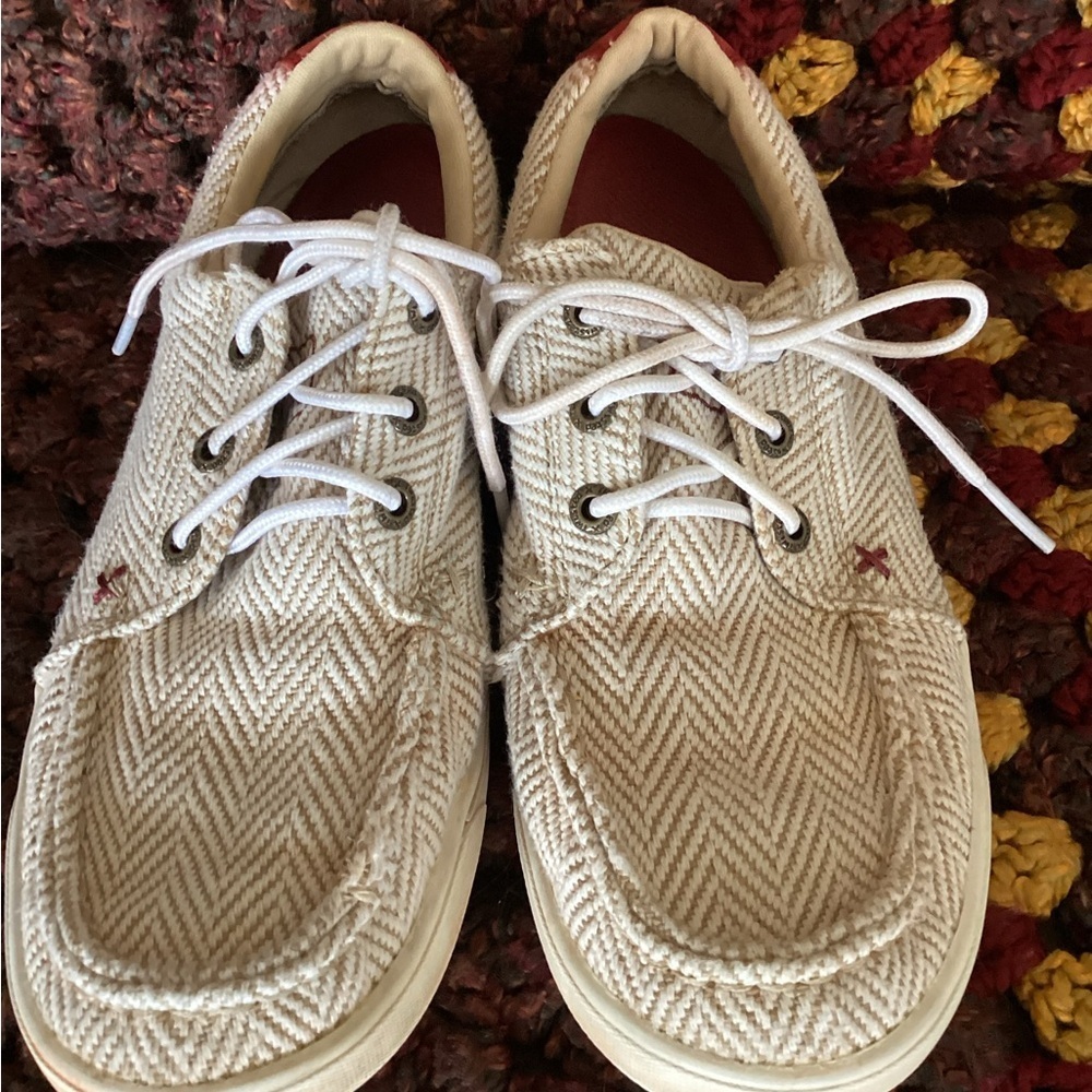 Twisted X Women's Kicks Western Casual Shoes with a moc toe and a sand/white
G1